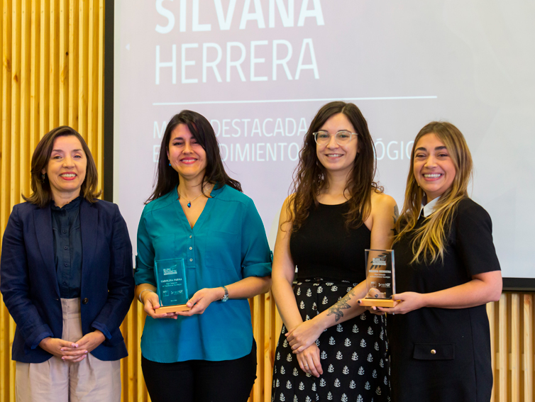 INAPI y Red GT otorgan reconocimiento a mujeres protagonistas en innovación tecnológica.